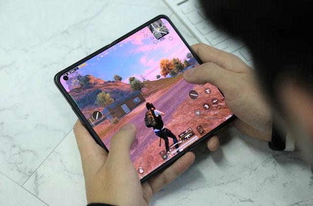 和平精英辅助【筷子一体直装】🔥全图透视🔥锁死自瞄🔥人物加速🔥皮肤美化包🔥火箭小子榴弹炮加速🔥枪械加速瞬击